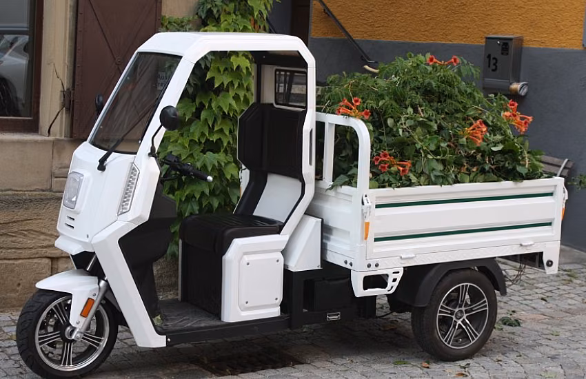 Come le carriole elettriche influenzano la gestione delle aree verdi cimiteriali?
