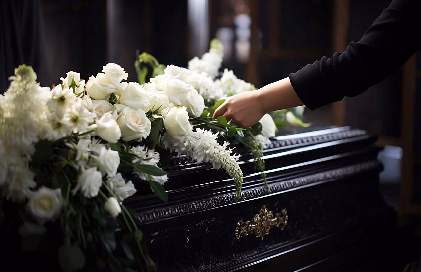 Personalizzazione della cerimonia funebre: dall'allestimento della struttura alle decorazioni della cappella