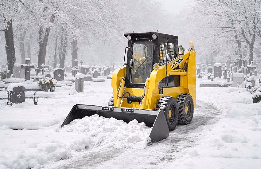 Sfide invernali nei cimiteri – come garantire sicurezza e comfort di lavoro nelle condizioni atmosferiche più difficili